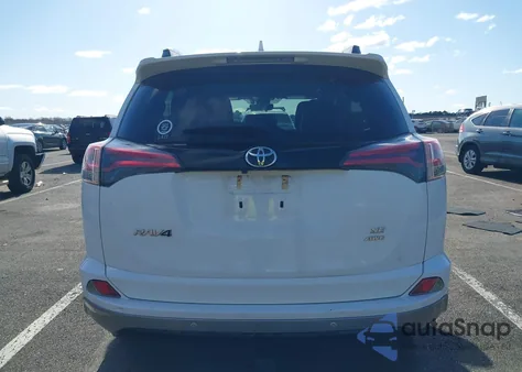 2017 Toyota Rav4 Se z USA, uszkodzony, nr VIN 2T3JFREV7HW668686